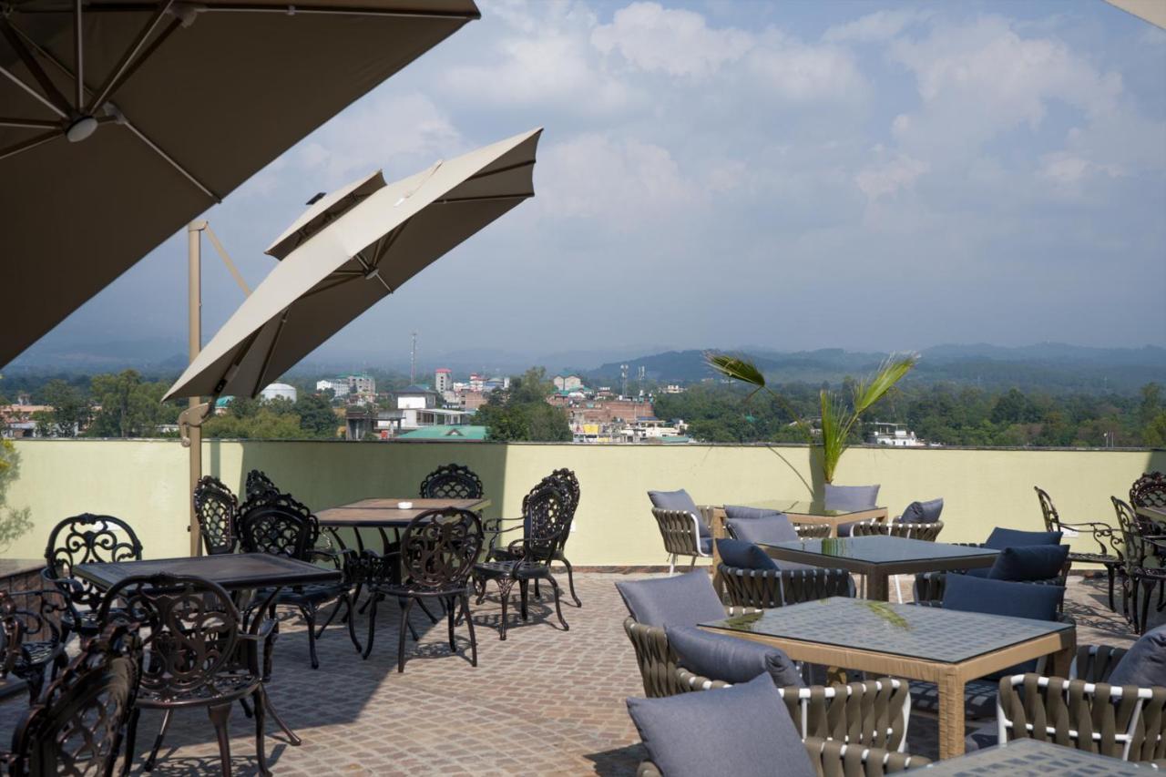 Clarks Inn Suites Kangra Exterior photo